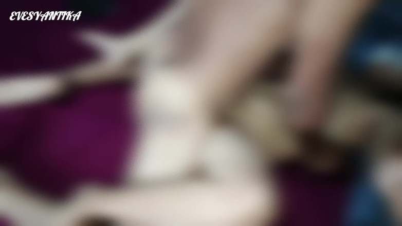 Pasutri indo: Üçlü seks Endonezya. Aşık olan bir adam