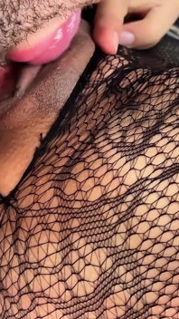 El Pequeño Trabajando Con El Pie De La MILF Colombiana Mariana Sandoval En Primer Plano - Povlatingirl