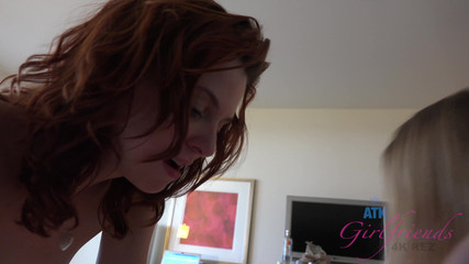 ATK Girlfriends: Sletterige pov hotel trio met Alexia en Emma