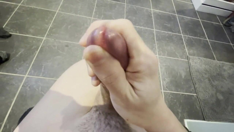 qaz11: Masturbación con la mano en cam-325