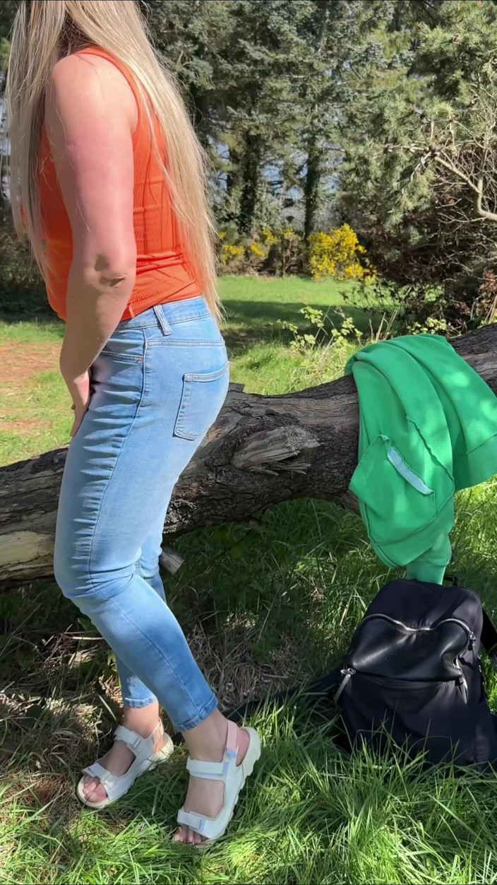 Emma Voyeur: Ni Baño, Ni Tiempo. ¡tuve Que Orinar En Mis Jeans!