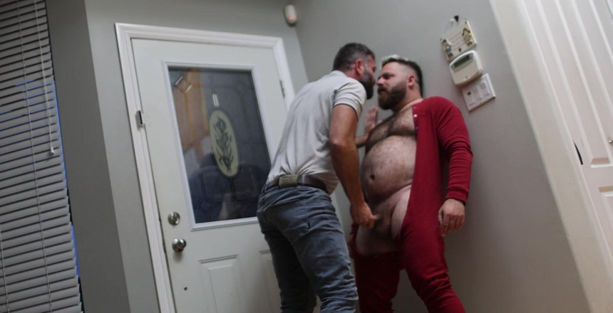 Huzzbearz: ピザ配達員を誘惑する