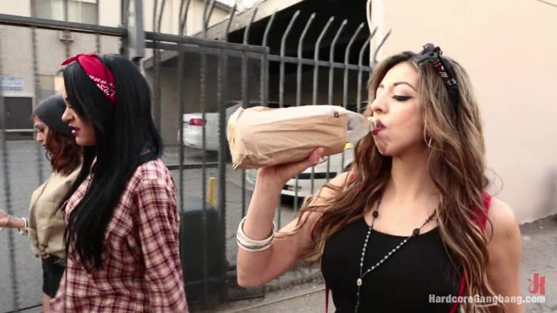 Hardcore Gangbang by Kink: Chola Love - mit Jynx Maze