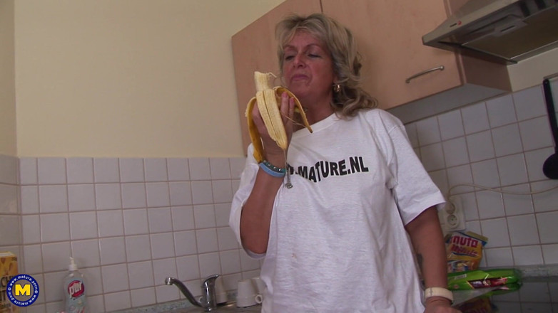 Mature NL: Blonde MILF and Food Play