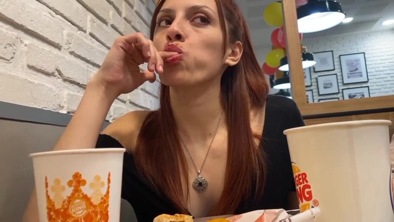 Lynn Scream: Blowjob awaml &amp; kongkek di bilik air Burguer King + Pameran di...