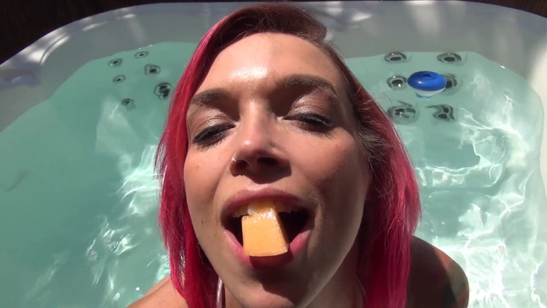 Anna Bell Peaks: 자쿠지 펠라