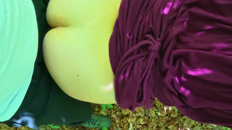Hothousewifexoxo: पेशाब करने वाला मुझे जंगल में चोदता है, यह बहुत हॉट है!