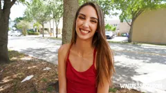 Garçonete em primeiro plano - Natalia Nix - degustação italiana