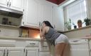 Natalie Wonder: रसोई घर के काउंटरटॉप पर सौतेली मम्मी की जोरदार चुदाई