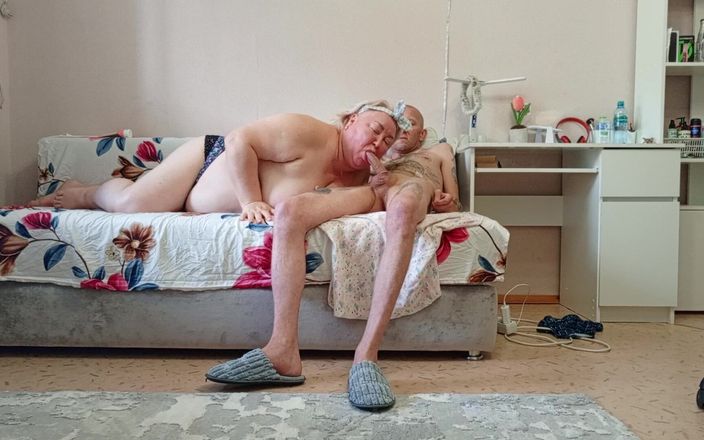Zona901: Macecha saje ptáka a dostane na obličej sexy sperma