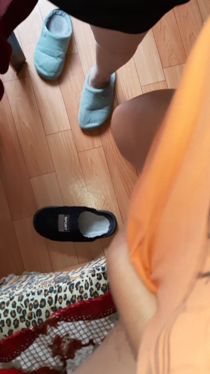 Lesbian-candys: Debaixo das saias, nossos dedos hábeis nos trouxeram ao orgasmo