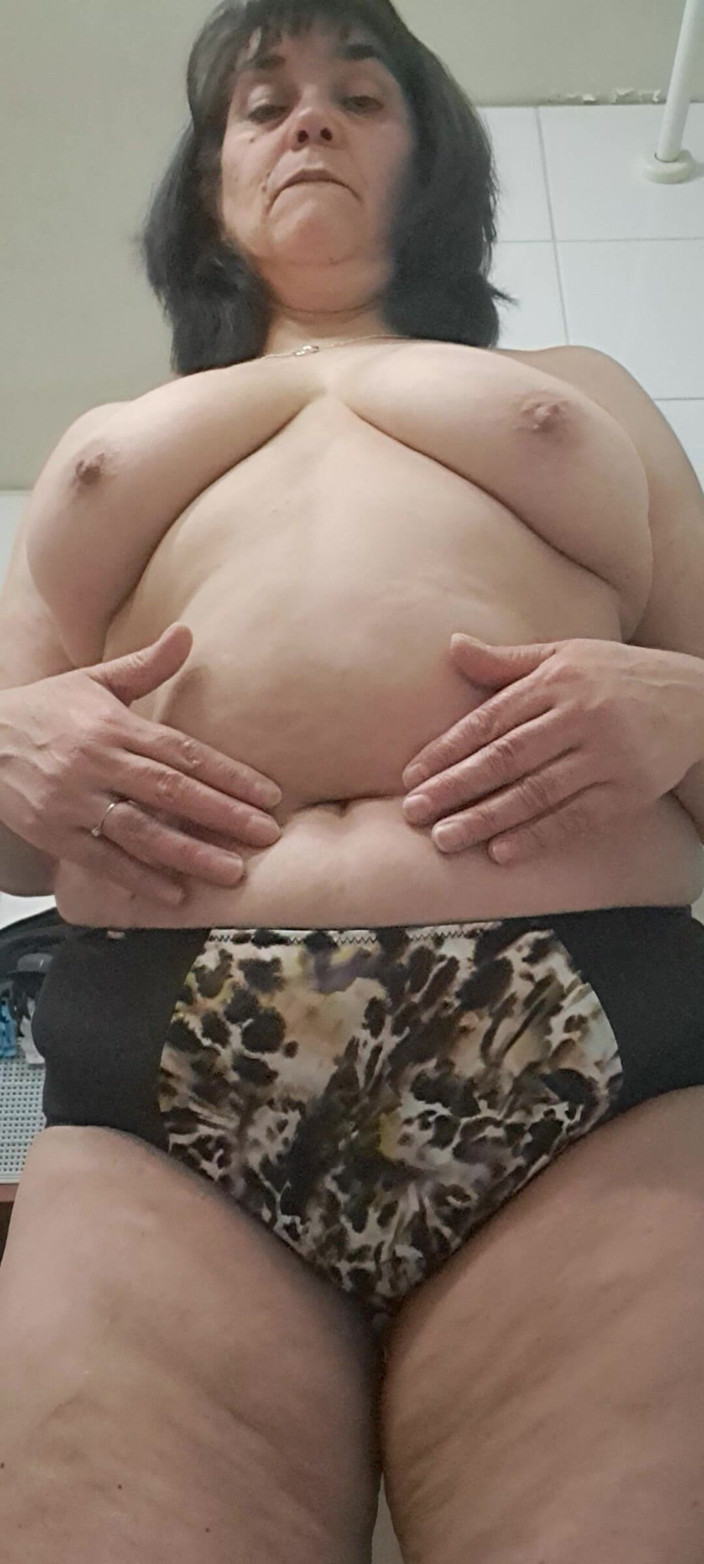 Mommy big hairy pussy: Szukam włożenia palców do wilgotnej waginy