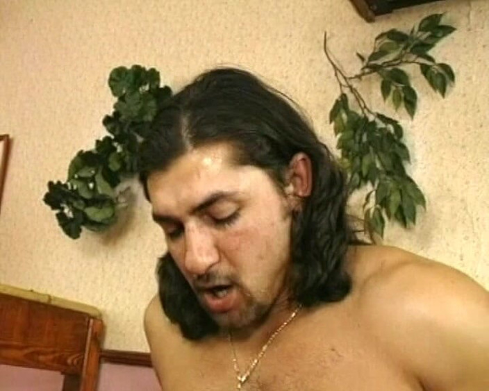 Deutscher hardcore: 放荡的金发德国小妞穿着红色内衣被狠操