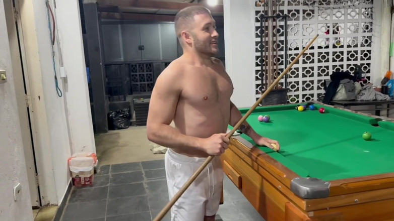 carmonaoficial: Herr Carmona und Victor Ferraz spielen nacktes Billard