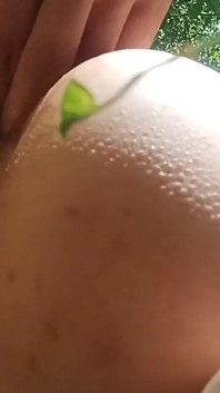 아무도 보지를 보지 않는 동안 내 엉덩이를 따먹기 위해 숲으로 들어갔어