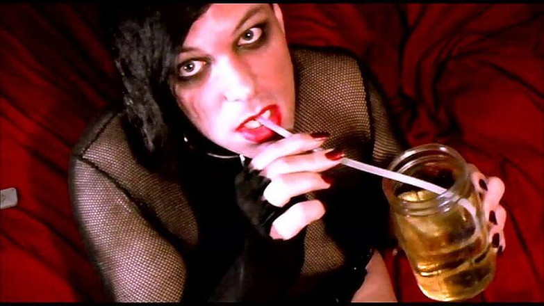 Anita Cocks: 变性荡妇所有的小便