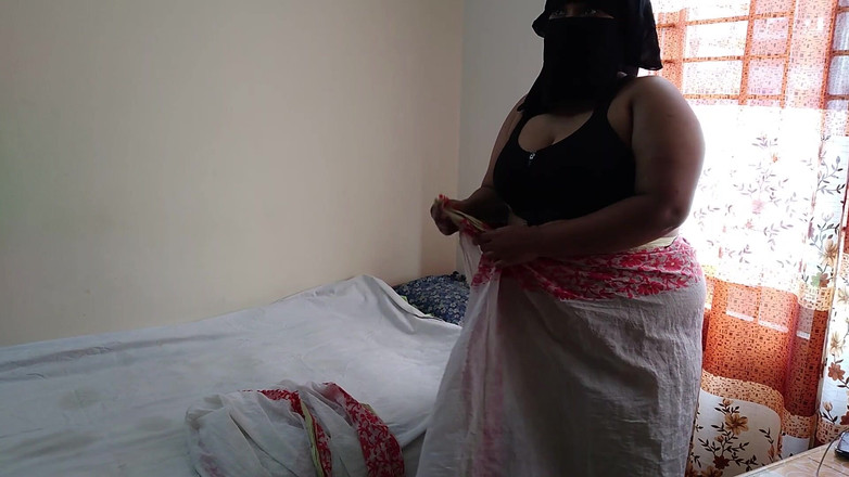 Aria Mia: Walaupun Nenek montel Rajasthani berbogel mandi dan memakai blaus saree,...