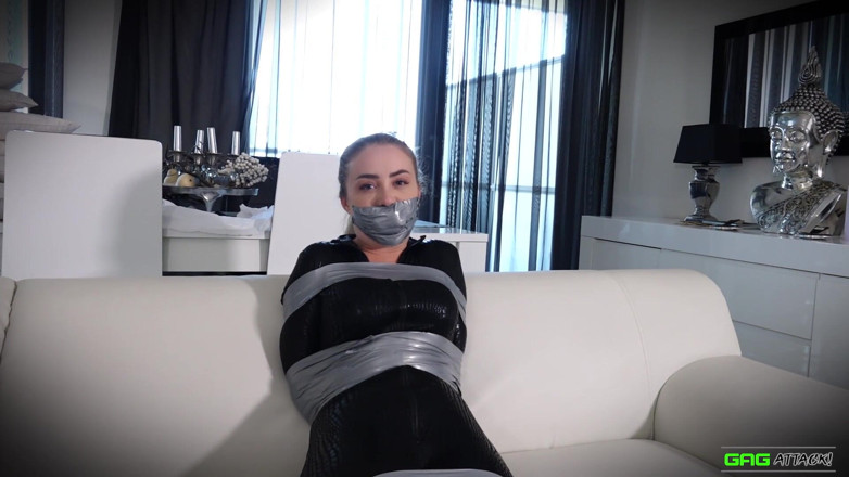 Gag Attack: Aubrey - escroc în costum de pisică înregistrat