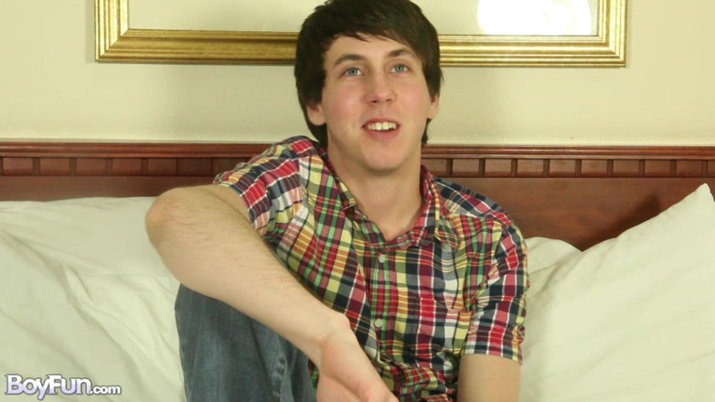 BoyFun Solo: Leon Masturbating in Bed