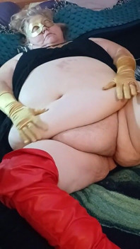 Bbw bat girl si masturba per te con i suoi guanti d'oro!