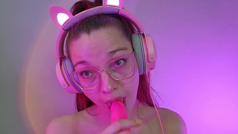 petitesubkitten: Косплей рыжая egirl Ahegao сосет АСМР в видео от первого лица