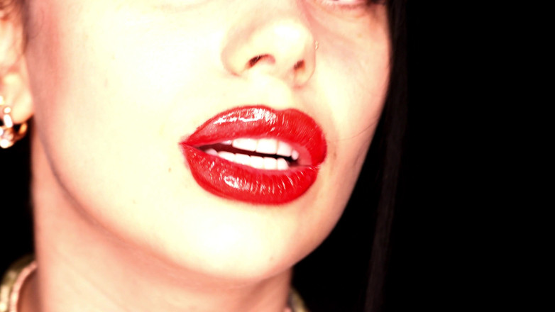 Goddess Misha Goldy: 4k Menerapkan lip gloss &amp; merokok &amp; meludah fetish