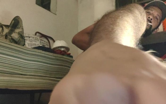 Hairy stink male: Quelle odeur