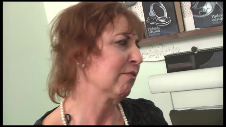 Muschi movie official: Pareja madura ama el coño joven, viejos y jóvenes trío