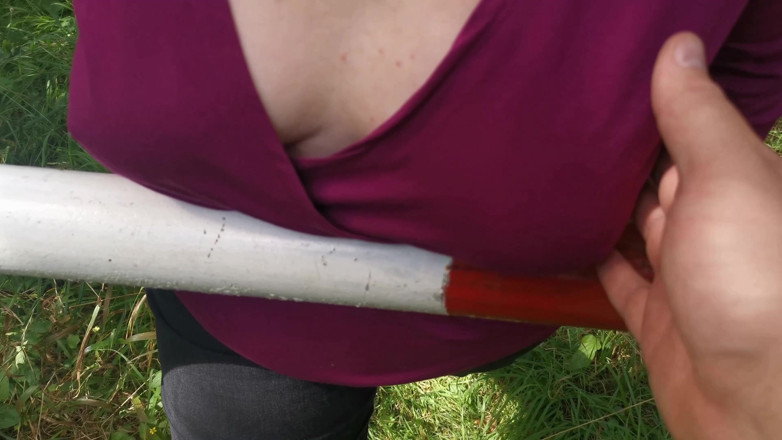 Bouncy Tits Action: Di ladang jagung, tetek dipukul