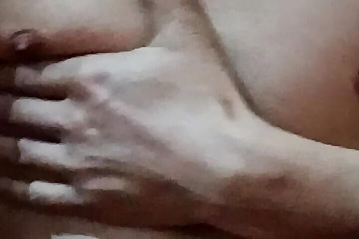 Gangbang straight: Lucha de pezones eléctricos