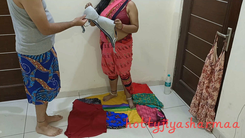 Hotty Jiya Sharmaa: Продавщицу трахнул неизвестный при продаже