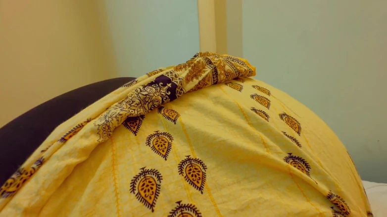 Aria Mia: सऊदी milf(चोदने लायक मम्मी) विशाल गांड और विशाल स्तन वाली सौतेली मम्मी होटल में पूरे दिन सेक्स करके सौतेले बेटे की मदद करती है
