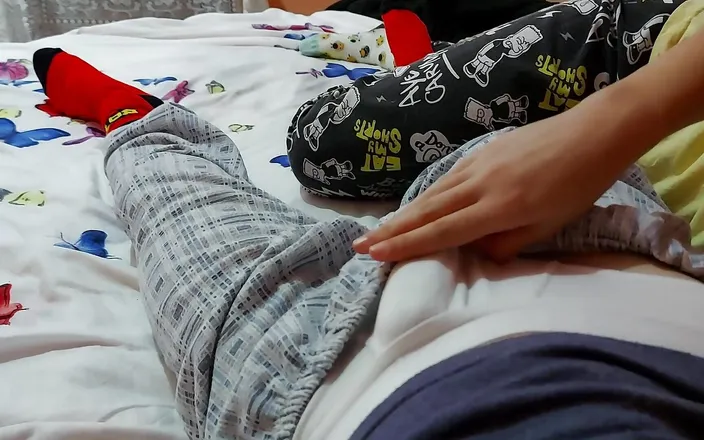 Alex and Luiza: 热辣的继妹决定趁父母不在家的时候和继兄做爱