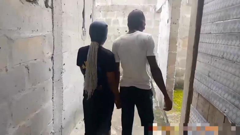 Amaraqueen: La ragazza teen non ha mai visto il grosso cazzo...