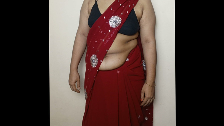 Nadiyabd: Beautiful Girl Red Saree Big Boobs Press - Indian Desi Hot...