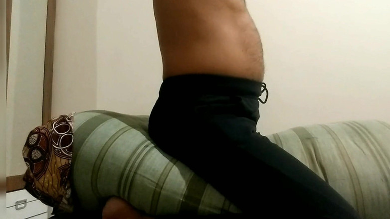 Meplayvid: The Cock Rubbed Against the Mattress in the Bedroom