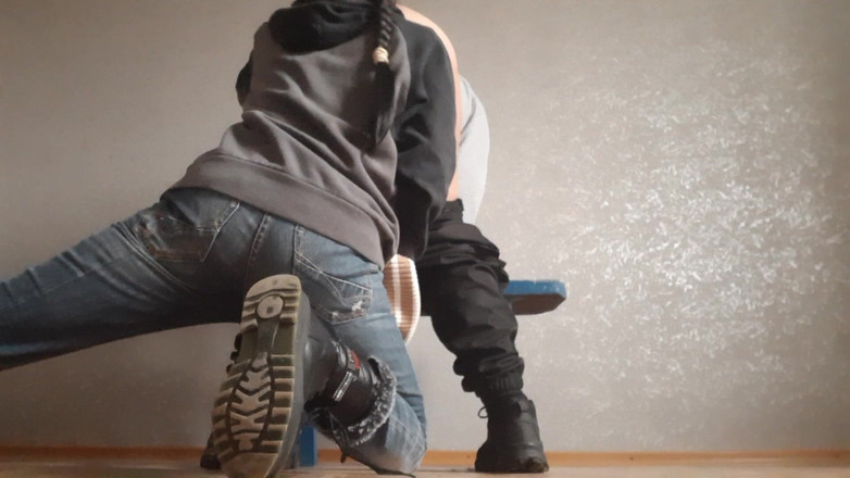 Lesbian-candys: 시험 합격을 위해 선생님의 엉덩이를 핥아