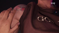 Angelmuscles: 視点:彼女は私の血管の浮き出た腕に屈した