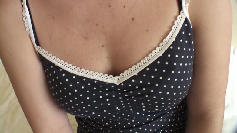 Toy Sluts: Amatérská brunetka ukazuje své věci