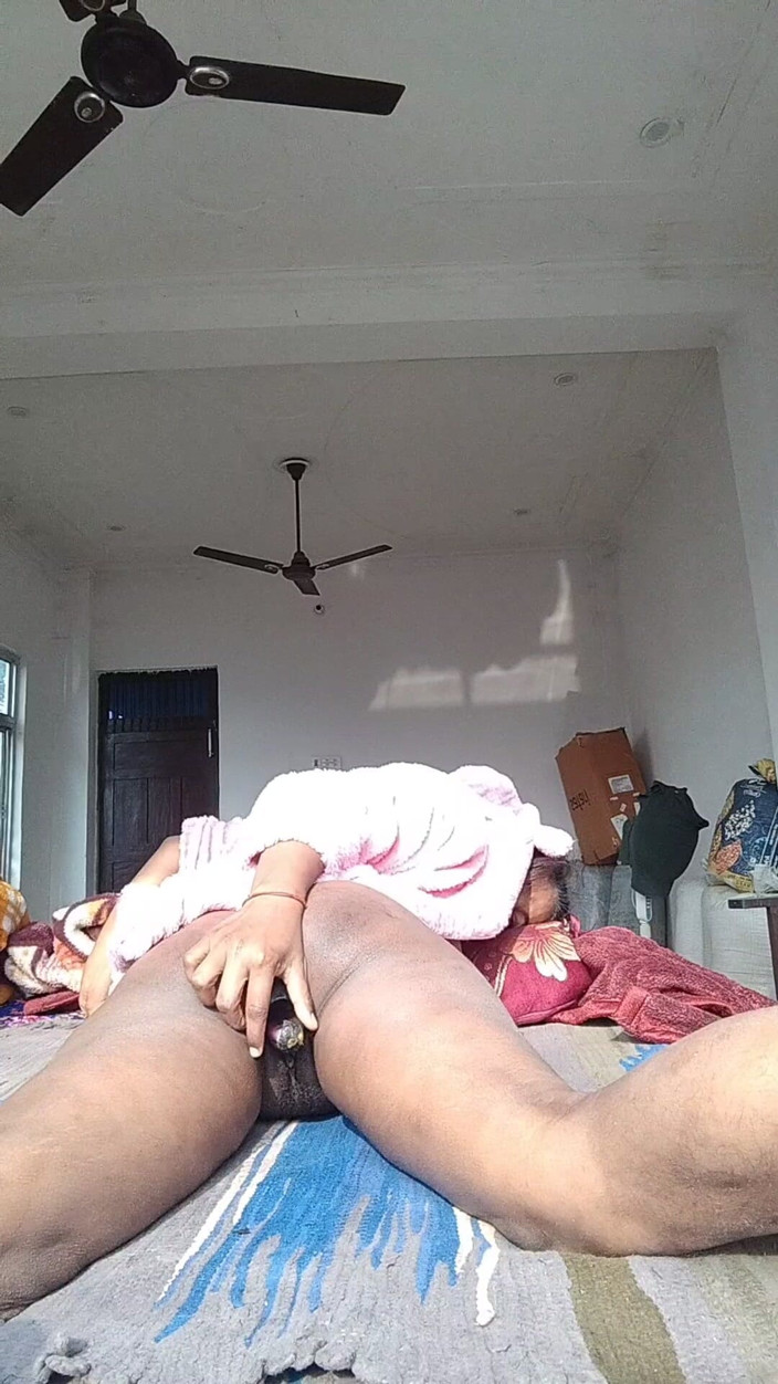 Anuttar: Chica india caliente follando su coño muy duro y mastrubando...