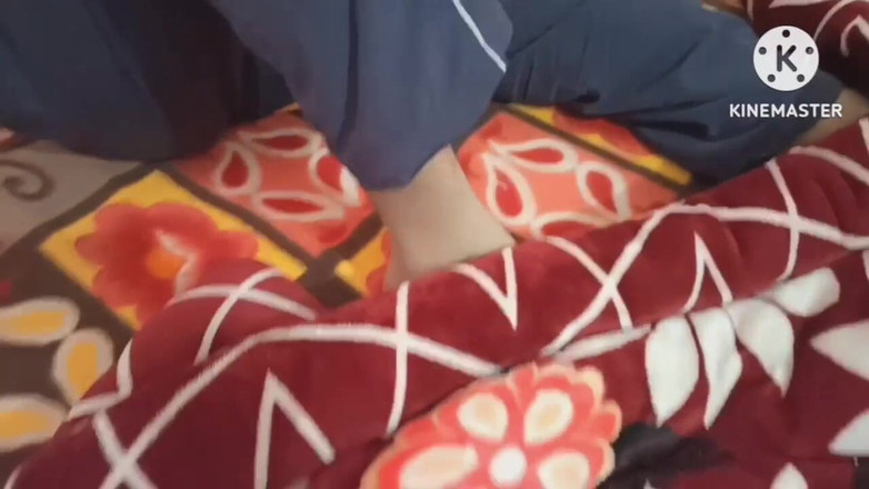 Desi__Panda: Kontolku pertama kali ngocok kontolku pagi-pagi sama cowok kontol besar...