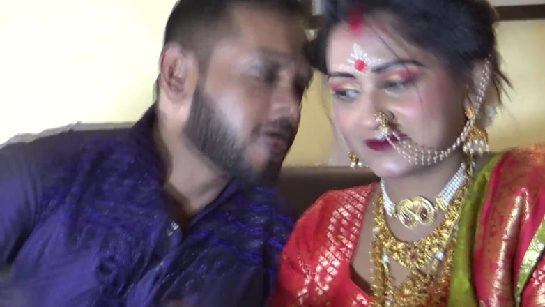 Anjalisingh_sexy: インドの温泉はカップル深いロマンスと弄