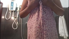 Miya White: Indiancă desi Anne goală la duș