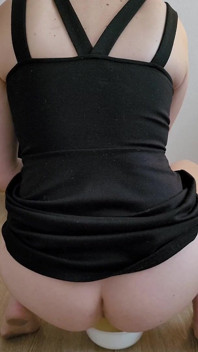 Na vodítku Sissy si užívá paní chcaní Jako žíznivý otrok, který je