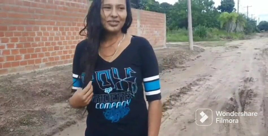 Karely Ruiz: 路上で捕まえられた若いふしだらな女は、彼女のお尻を激しく犯され、私はミルクで彼女の若い顔を覆った
