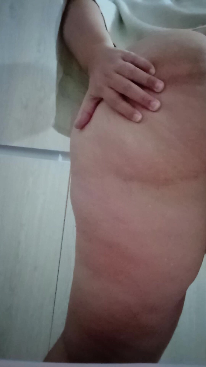 Jaky2023: Söt latina har precis slutat bada och leka med sina...