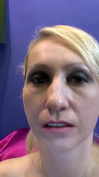 La Troia Bionda Di Ggg Succhia Cazzi E Si Fa Sborrare in Faccia