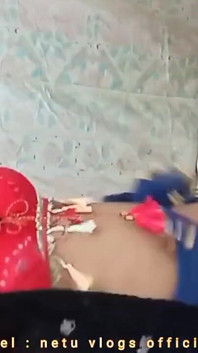 Hermosa puta india en hijab baila eróticamente en india