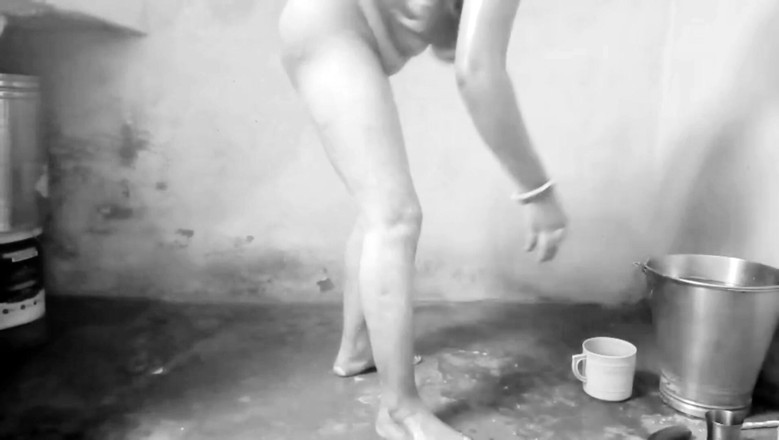 Sexy baby: Shilpa Bhabhi looks so sexy in black and white, and...