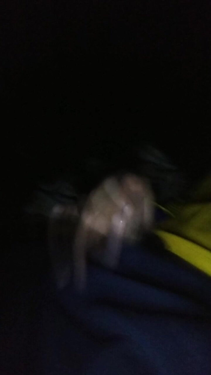 AlexAlejandro13: 男孩在扶手椅上感觉很热